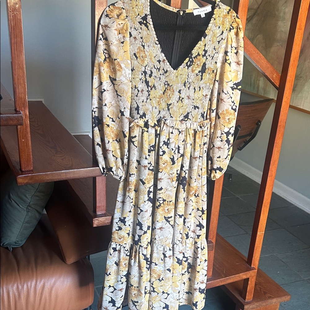 Moodie Floral Long Sleeve Dress in Yellow and Black